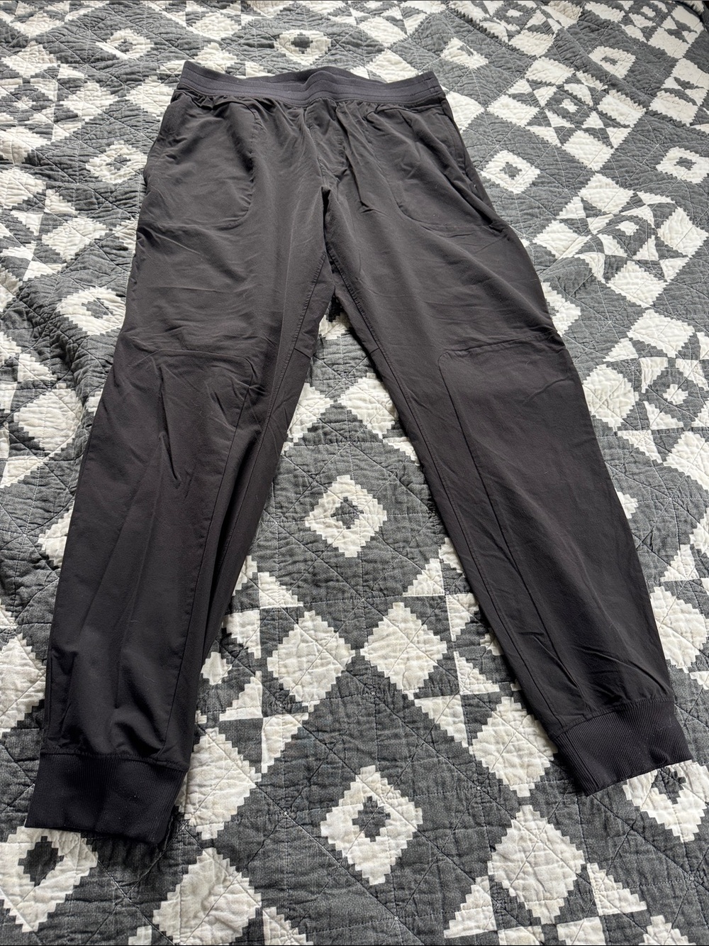 ALO Yoga Men's Black Performance Joggers